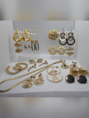 Gold-Tone Women's Jewelry Set - Elegant Gold Earrings & Accessories